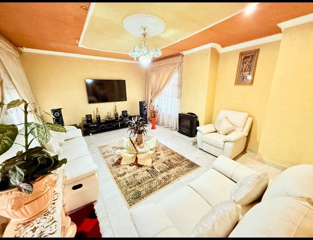 3 BEDROOM HOUSE FOR SALE IN VANDERBIJLPARK CE 4